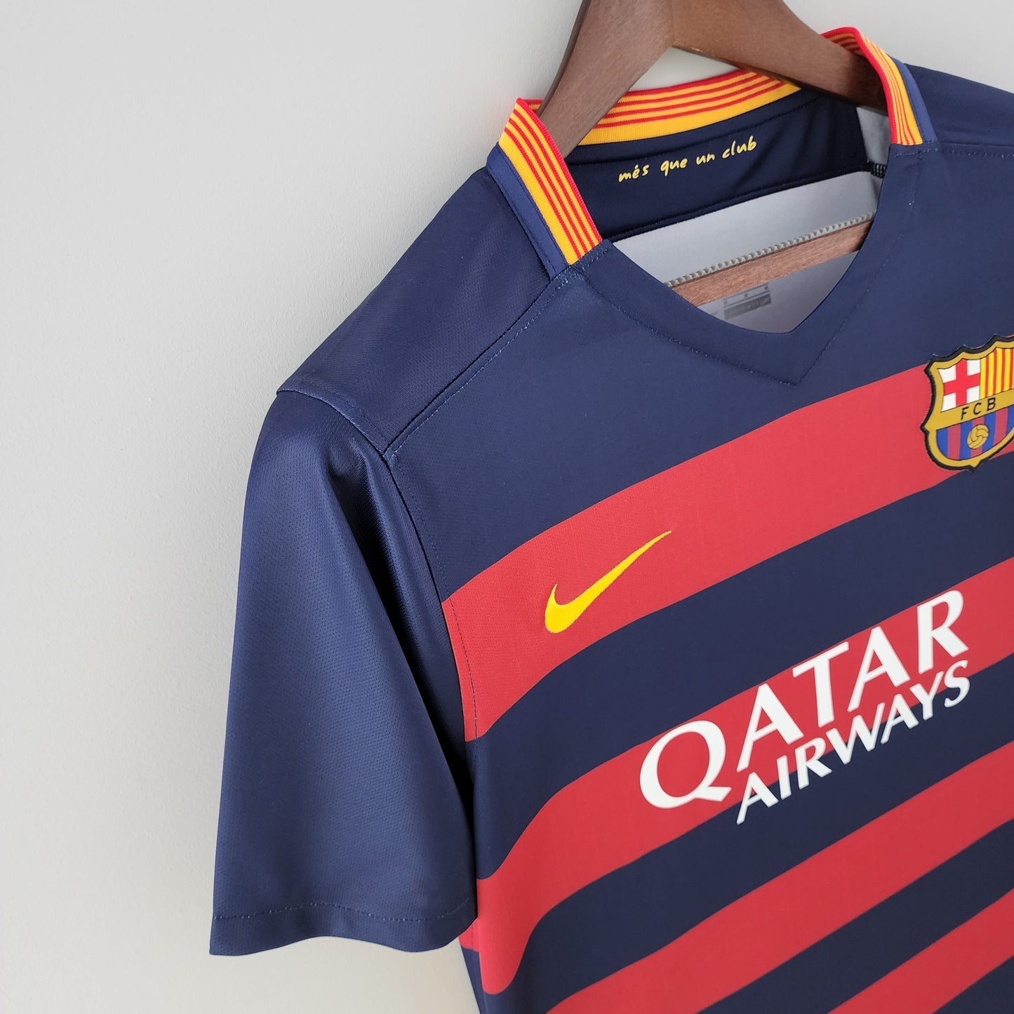 Retro 15/16 Barcelona Home Kit [Player Version]