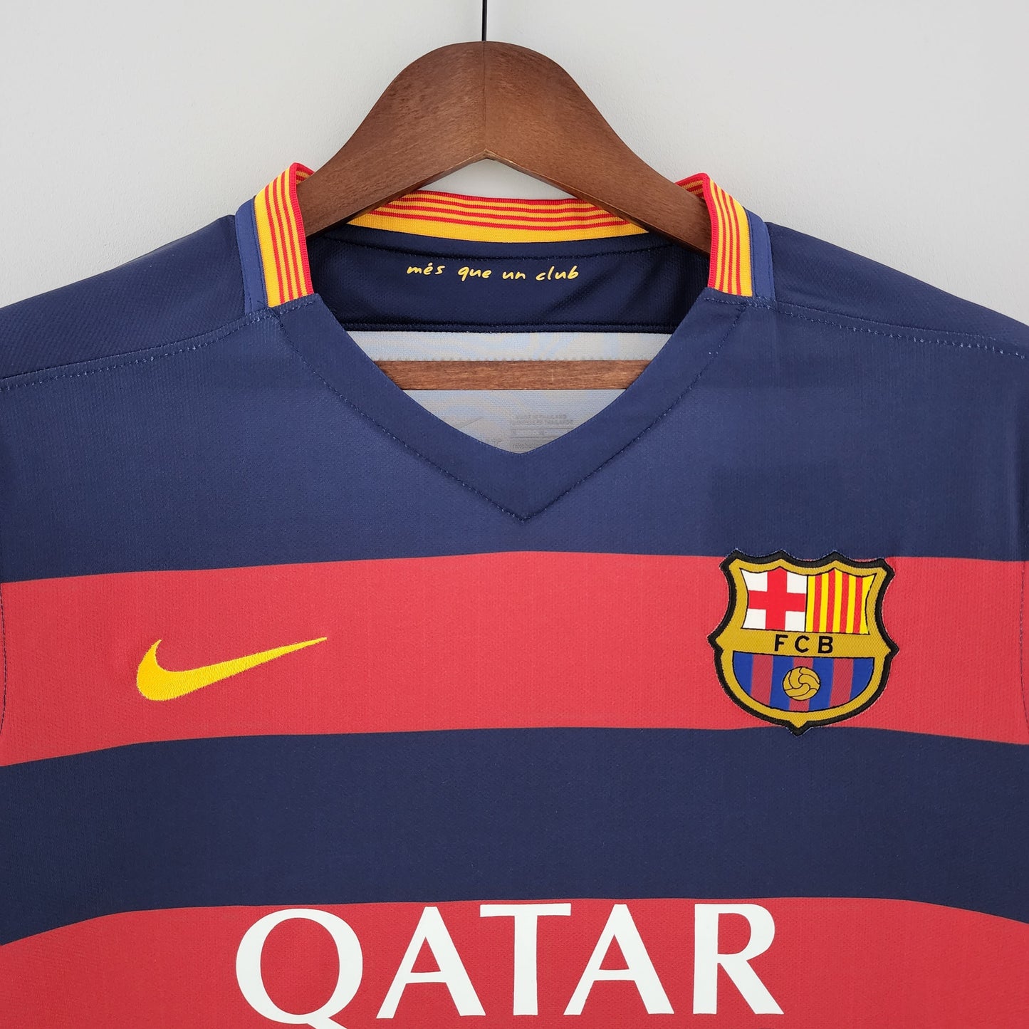 Retro 15/16 Barcelona Home Kit [Player Version]