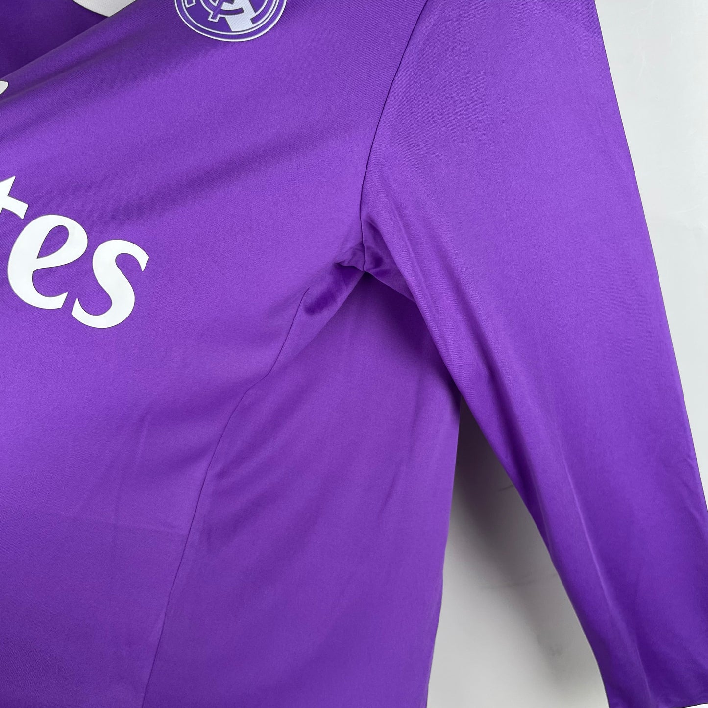 Retro Long Sleeve Real Madrid 16/17 Away Kit [Player Version]