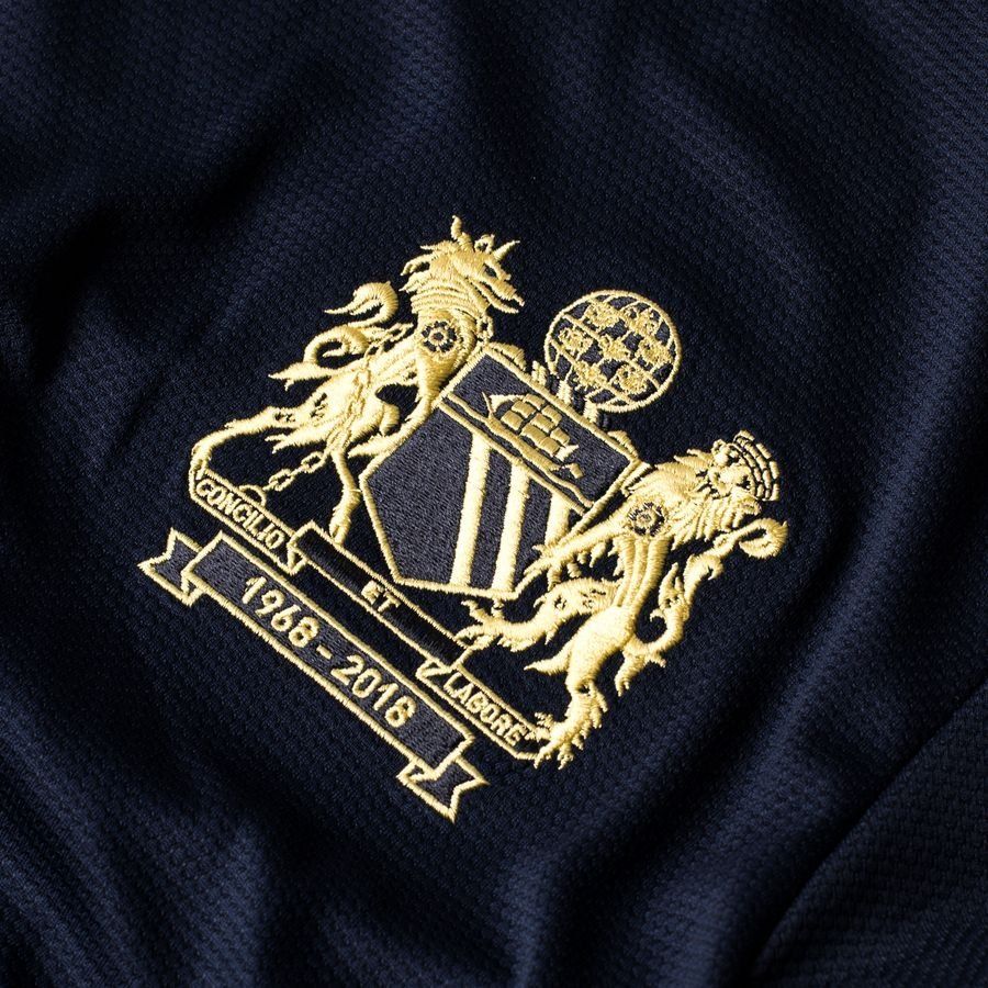 [Retro Premium] Manchester United Full Sleeves Football Shirt 1968 LIMITED EDITION